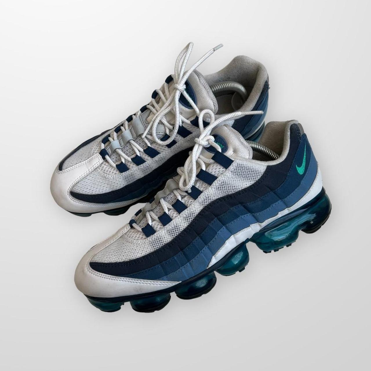 Nike air vapormax 95 hotsell white/french blue men's shoe