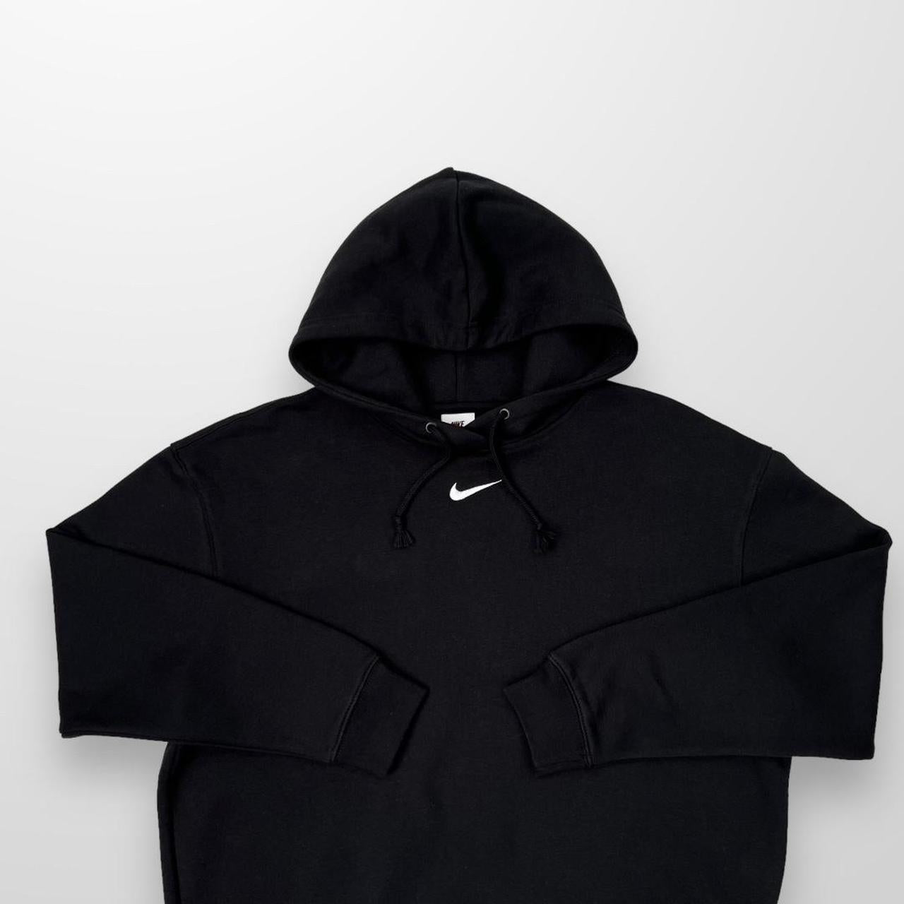 Nike hoodie logo middle on sale