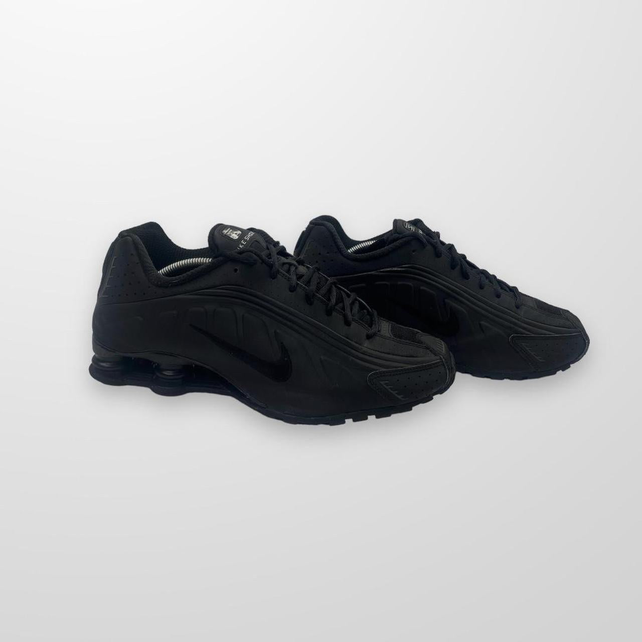 Nike Shox R4 Trainers In Triple Black