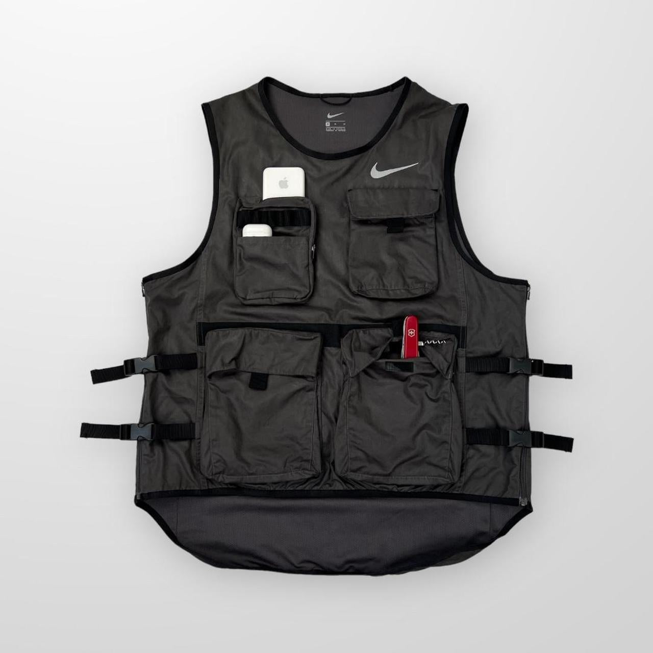 Nike Running Utility Vest / Gilet In Grey & Black