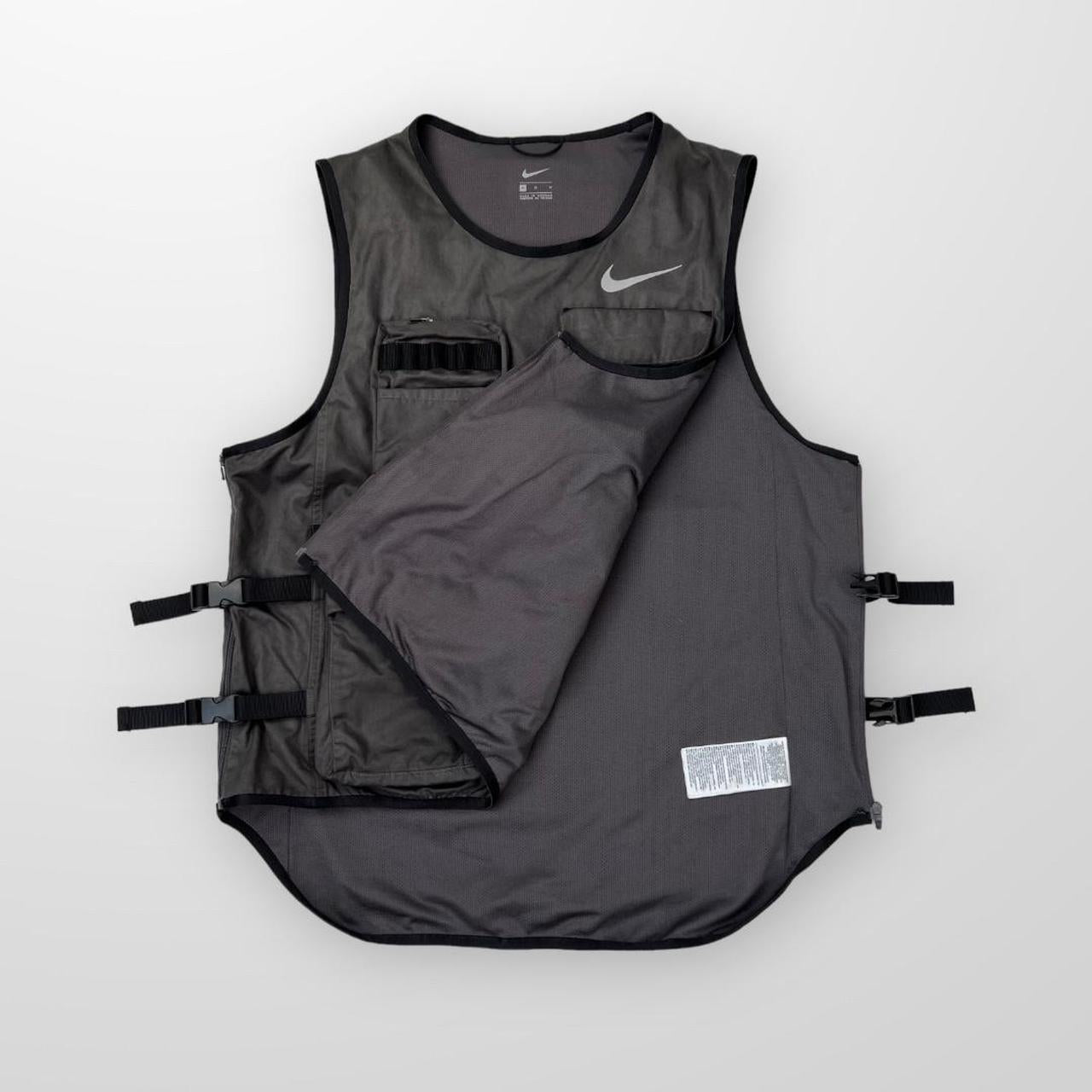 Nike Running Utility Vest / Gilet In Grey & Black