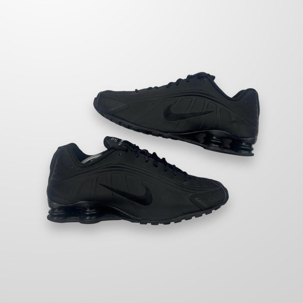 Nike Shox R4 Trainers In Triple Black