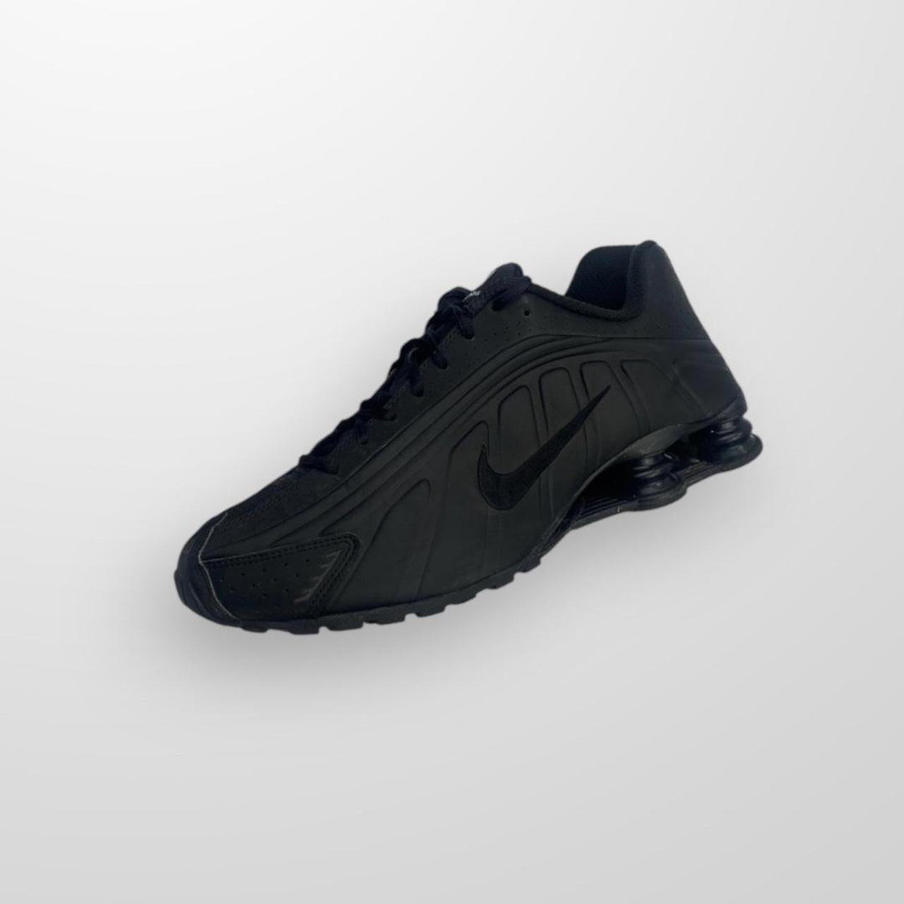 Nike Shox R4 Trainers In Triple Black