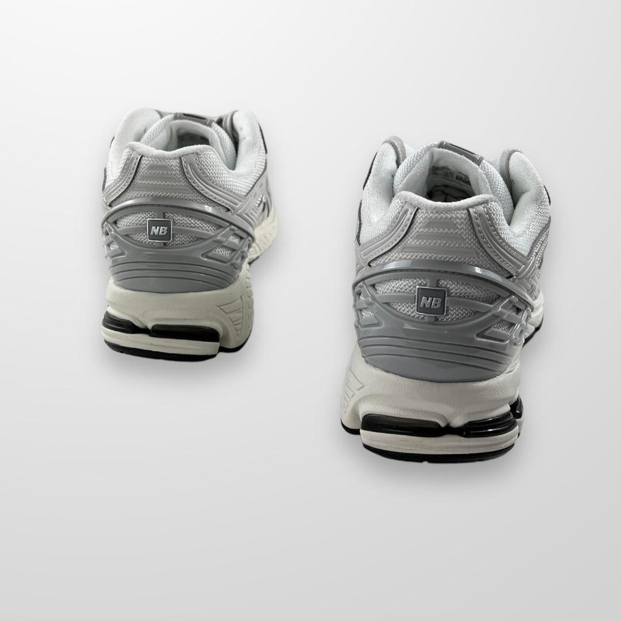 New Balance 1906R Trainers In White