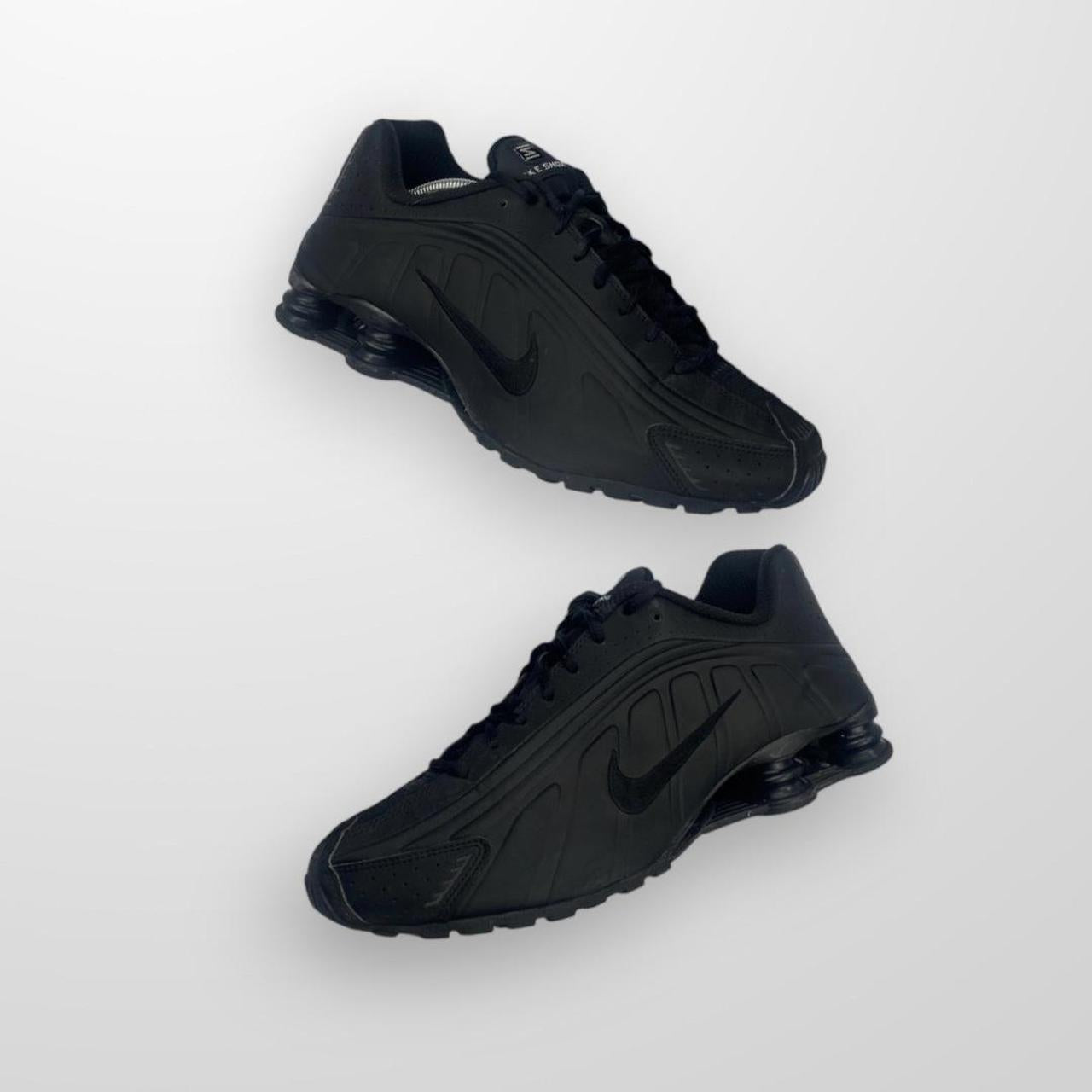 Nike Shox R4 Trainers In Triple Black