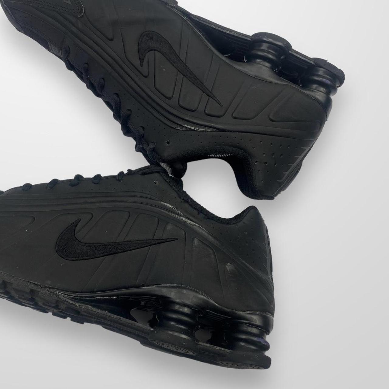 Nike Shox R4 Trainers In Triple Black