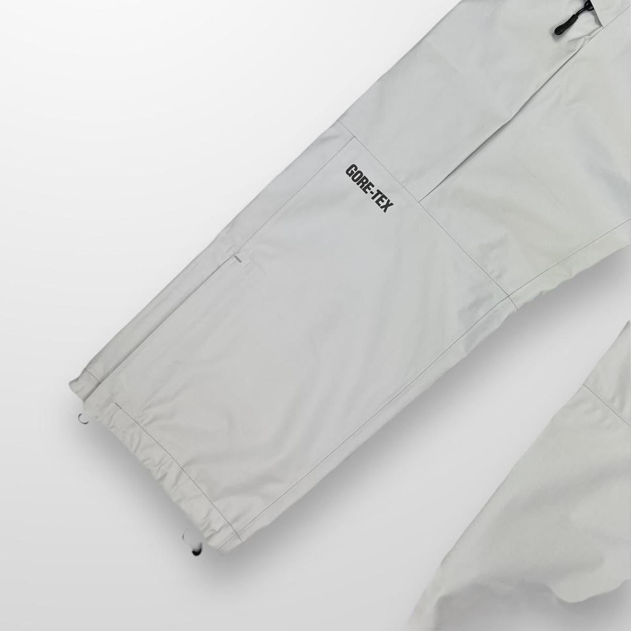 Palace Gore-Tex Cargo Bottom In White